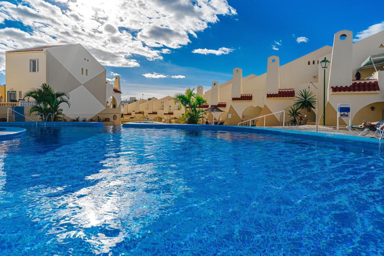 Aircon River Style Pool Best Beach In 200M Mareverde 아데제 외부 사진